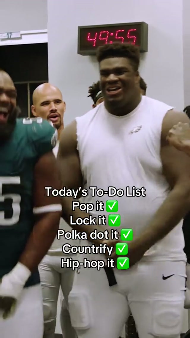 Oooooo woAh wooooahhh yeaaaaaaa #eagles #nfl #hannahmontana #hm20 
