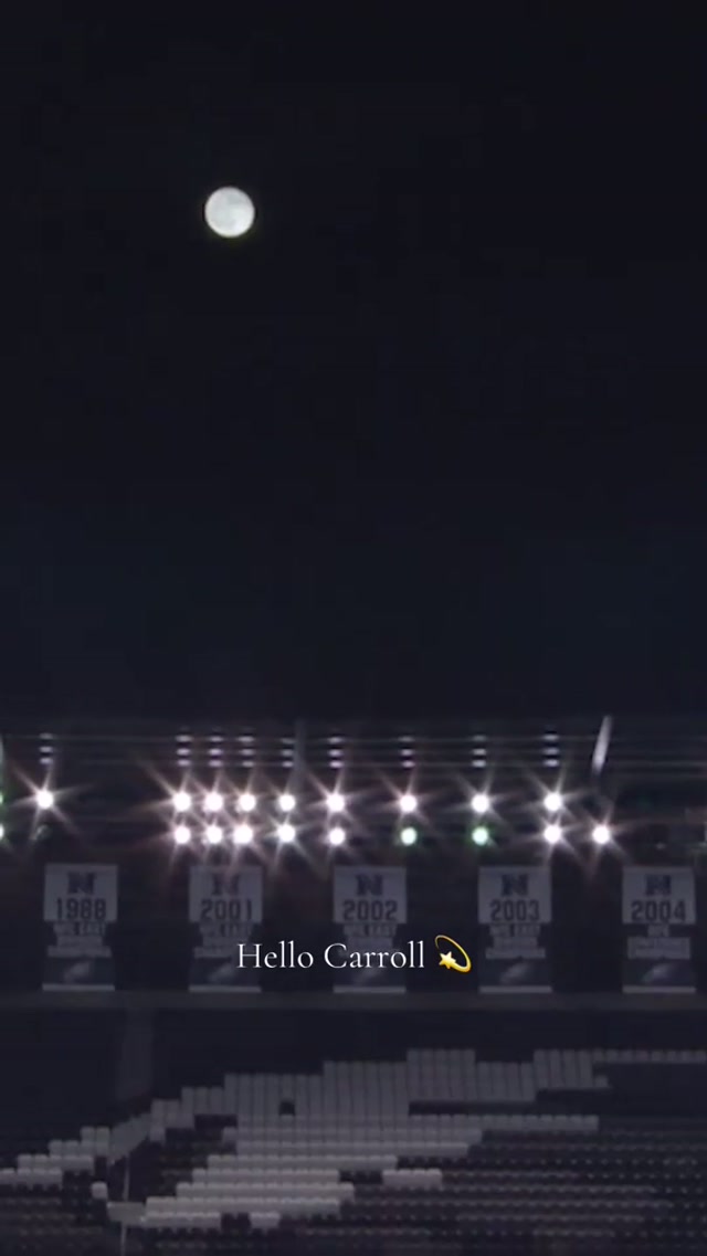 Spreading “moon joy” all over Philly and the rest of the world #eagles #nfl #artemisii #moon 