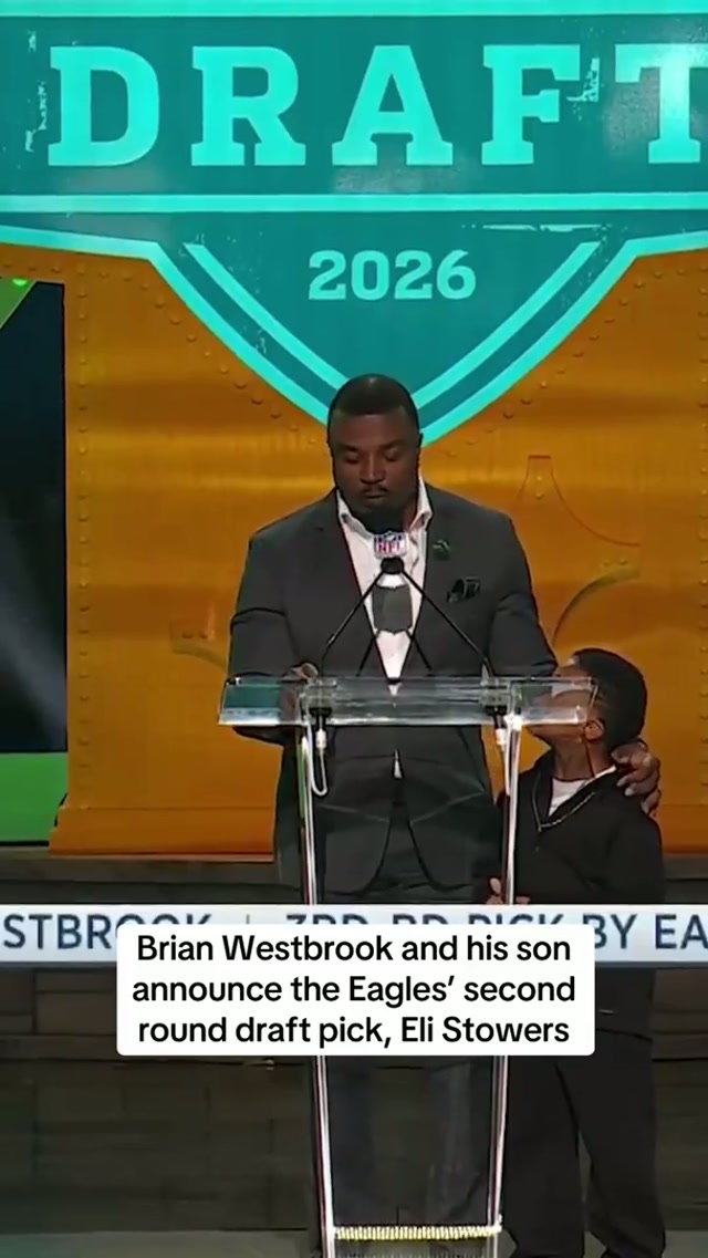 Welcome to the city of Brotherly Love 🗣️ #eagles #nfl #elistowers #brianwestbrook 📺: NFL Draft 4/23-4/25 on NFL Network, ABC, and ESPN 