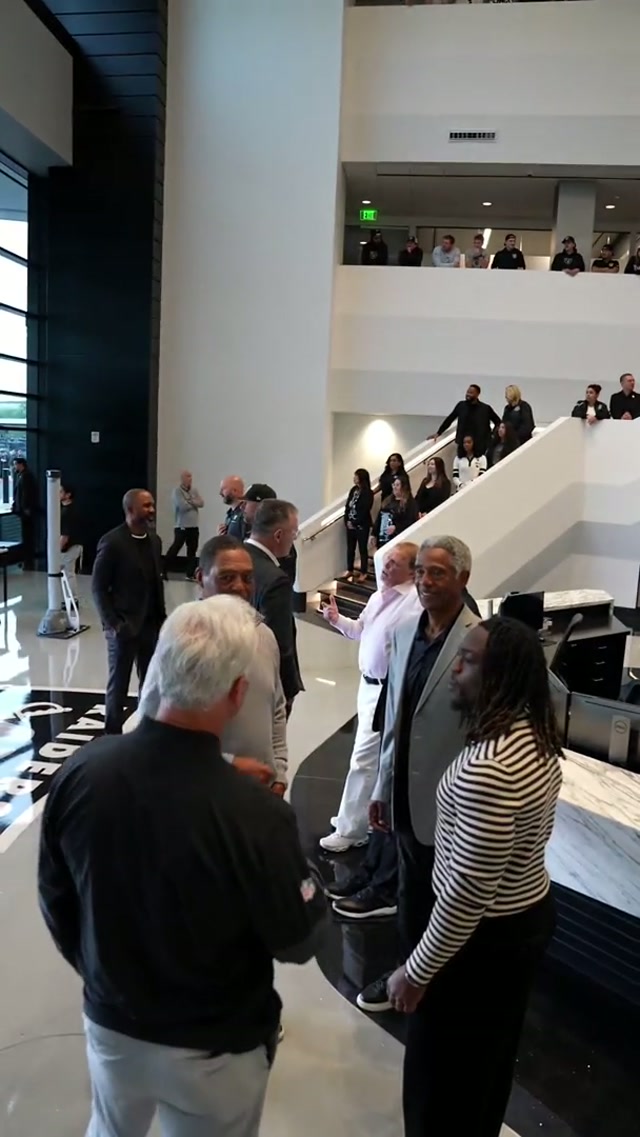 Imagine the group chat…👀 #legends #nfl #goats #raider #lv 