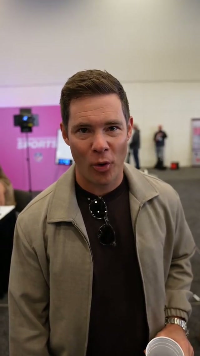 ACA-BELIEVE IT. #adamdevine #marshawnlynch #nfl #fan #pitchperfect 