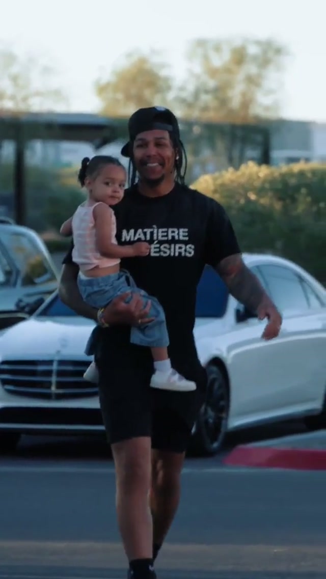 Back in his hometown 🥹🖤 #nfl #hometown #vegas #freeagency #raidernation 