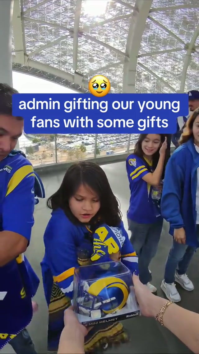 we love our fans 🫶 #larams #gifts #fans 