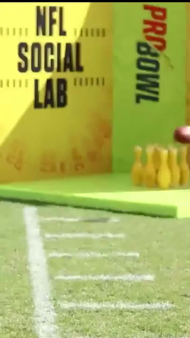 Casual flex 😭 #lamarjackson #probowl #throwback #nfl #bowling