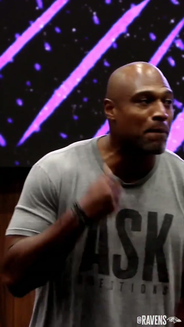 DC Anthony Weaver will get you fired up 🔥🔥#ravens #micdup 