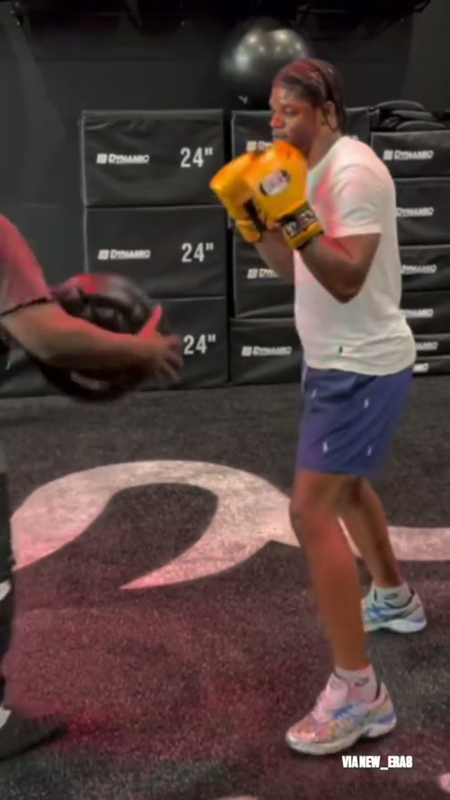 QB1 working 🥊 #lamarjackson 