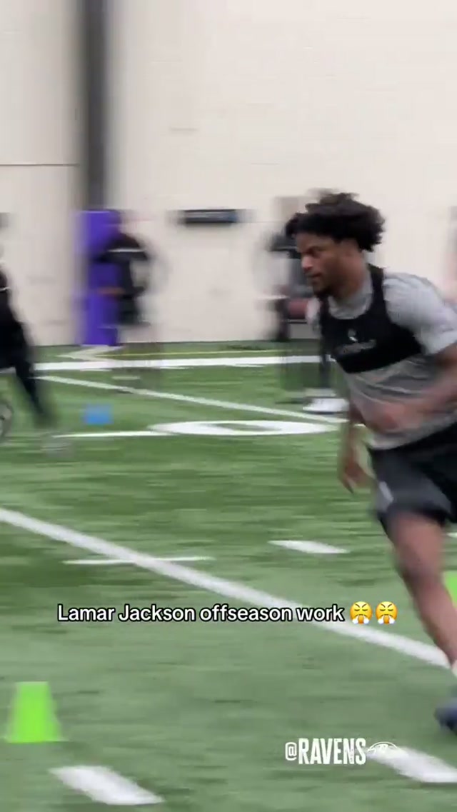 QB1 setting the tone #lamarjackson #ravens #nfl 
