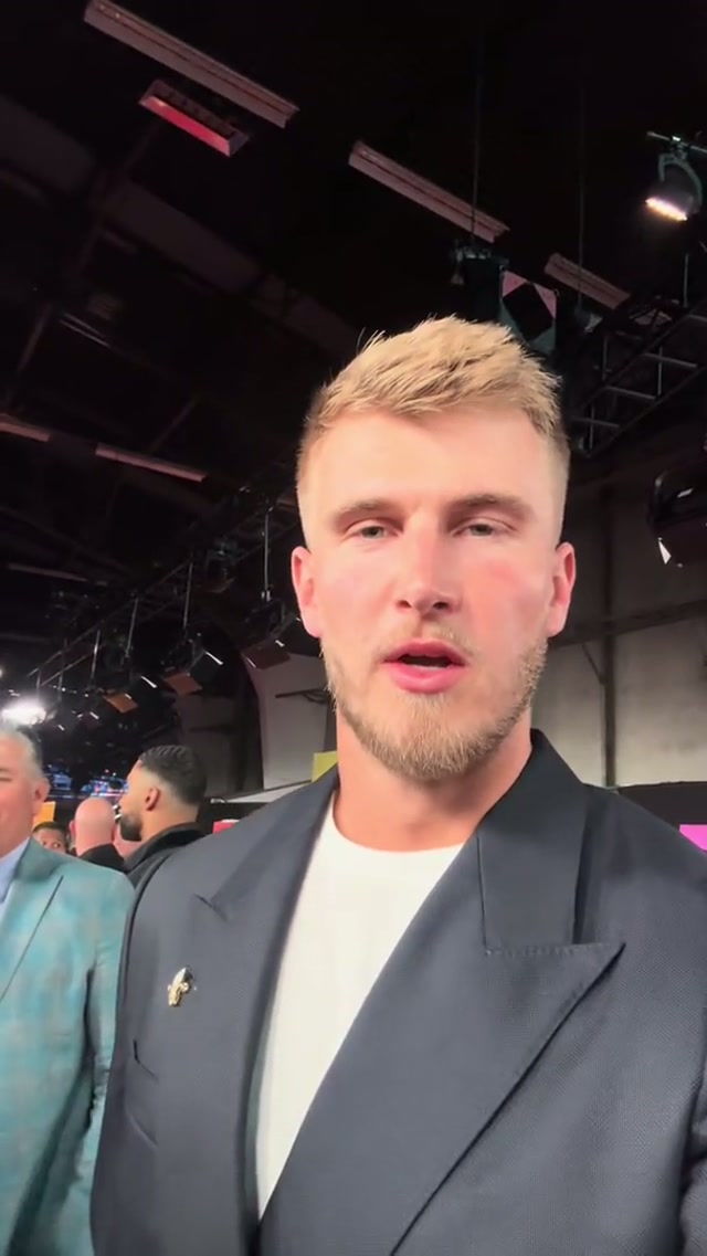 a word from the red carpet from qb1 himself 🤳 #nflhonors #redcarpet #tylershough #awardceremony #nflfootball 