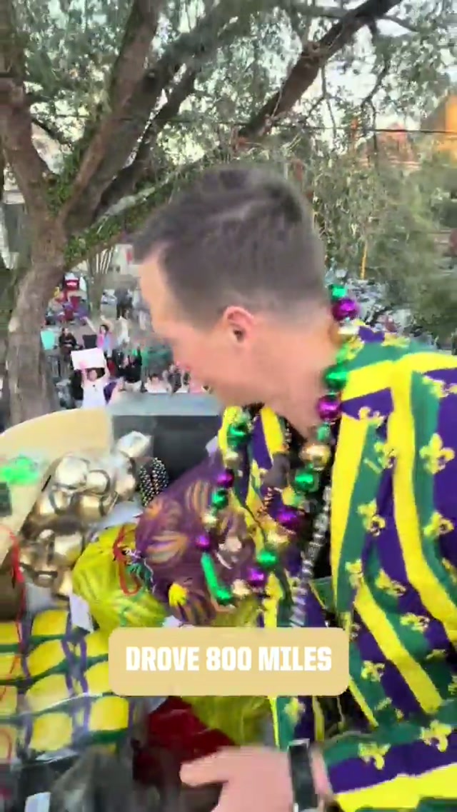 When you drive 800 miles and favorite hall of famer throws you a signed football🐐

#nfl #saints #halloffame #drewbrees #mardigras 