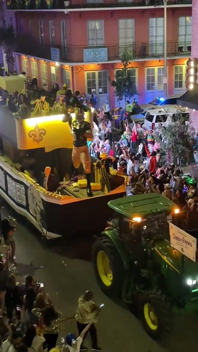 In case you missed the GOAT in Bacchus

#mardigras #saints #nfl #halloffame #drewbrees