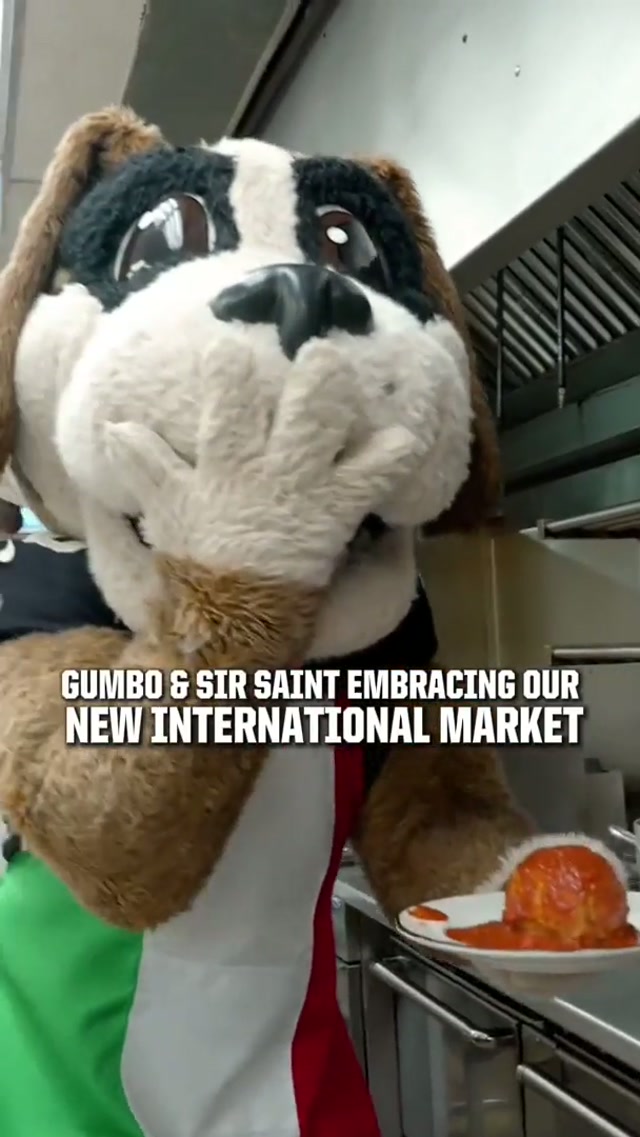 🤌🤌🤌 #italy #italianfood #mascot #nfl #neworleanssaints 