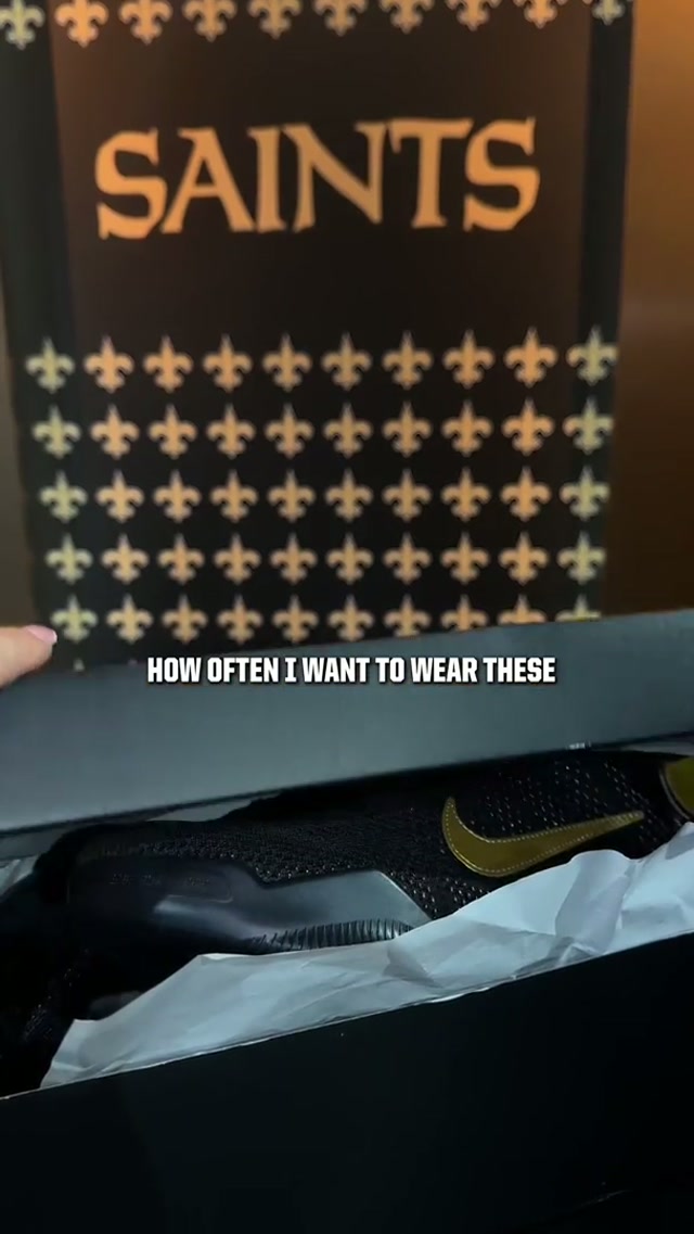 Is it too early to start planning the gameday fit? 👀 #unboxing #shoecheck #newkicks #kobe #blackandgold 