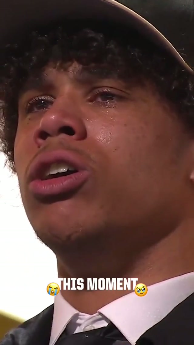 The moment a dream comes true 😭

#wholesome #nfl #saints #draft #footballtiktok 