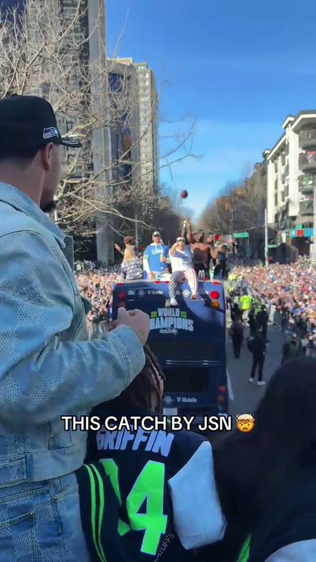 THAT’S WHY HE’S THE OPOY 🗣️ #nfl #seahawks #jsn #parade #SuperBowl 