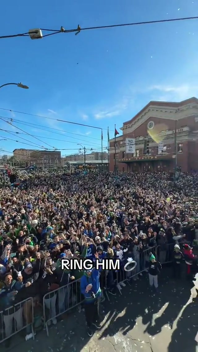 We got the best fans in the world #nfl #seahawks #parade #superbowl #jsn 