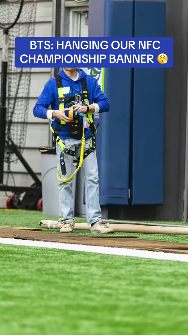 Winning looks good on us #nfl #seahawks #banner #champions #timelapse 