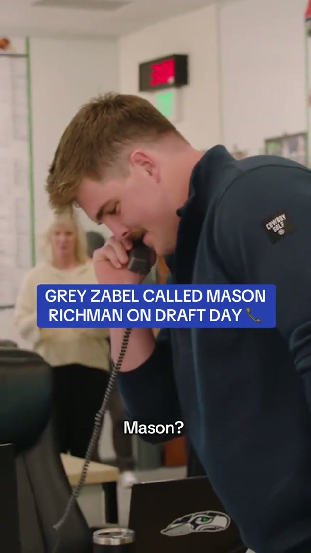 Throwing it back to last year’s NFL Draft. #nfl #nfldraft #seahawks #rookies #draft 