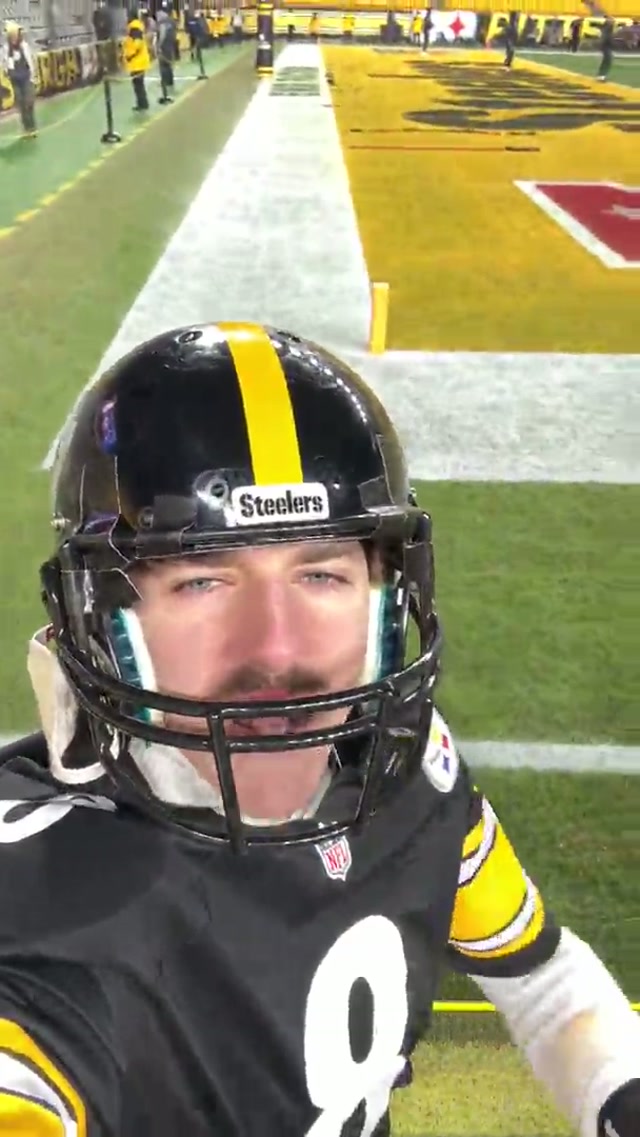 @Rodgers Realm in the building‼️ #steelers #nflplayoffs #aaronrodgers 