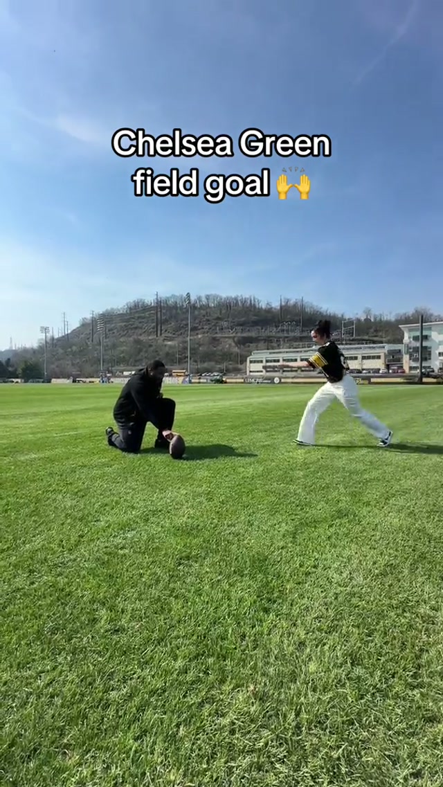 And on a broken ankle‼️ @CHELSEA GREEN #steelers #wwe #chelseagreen 