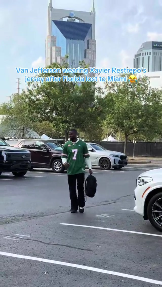 It’s all about the 🙌 Gator fans look away 🫣 #tennesseetitans #nfl #miamihurricanes #floridagators @Xavier Restrepo 