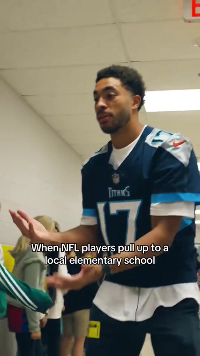 Chim & Elic are just big kids tho fr #tennesseetitans #nfl #school 