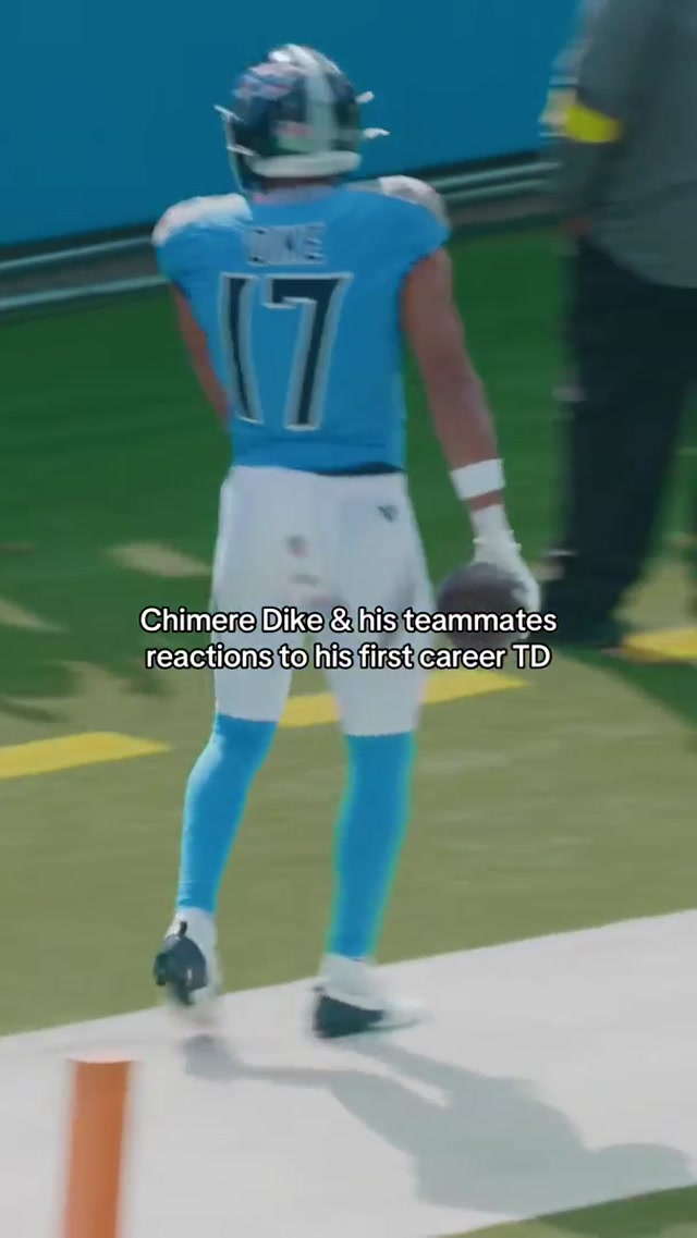 they were all so happy for him 🥹 #tennesseetitans #nfl #chimeredike #touchdown 
