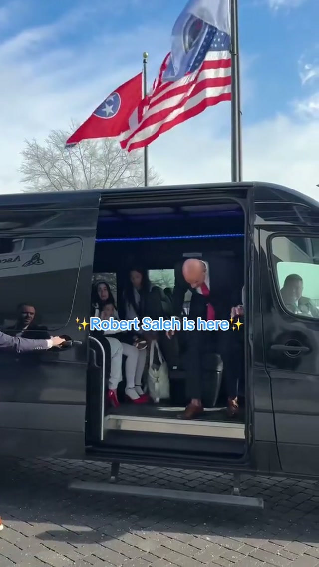 the rumors are true, Robert is here #tennesseetitans #nfl #robertsaleh #kardashians 