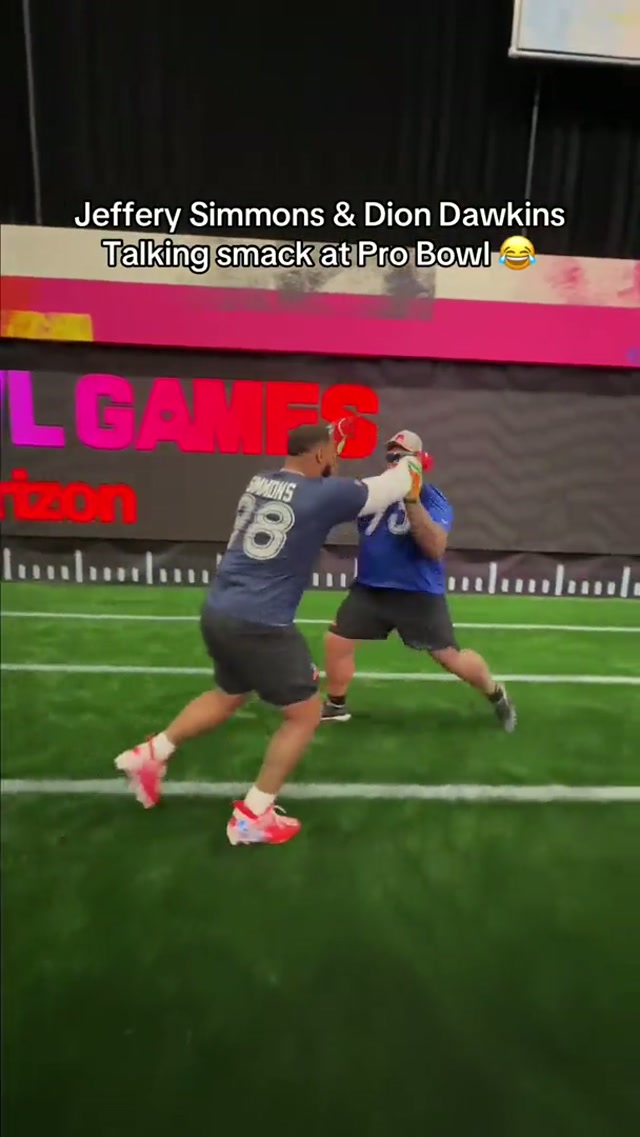 some friendly OL vs DL trash talk in San Fran #tennesseetitans #nfl #probowl #buffalobills 