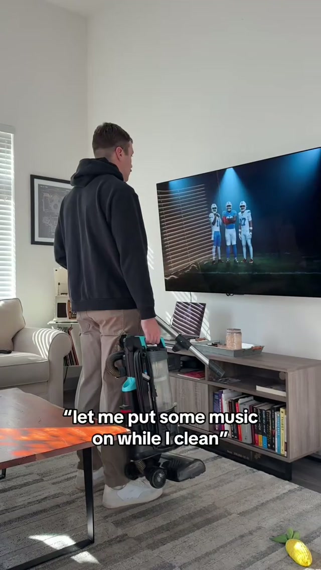 house still dirty btw #tennesseetitans #nfl #uniform 