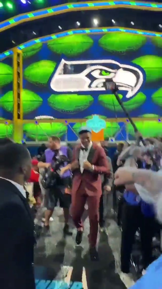 Keldric feeling the love from Titans fans in Pittsburgh #nfldraft #tennesseetitans #titans 