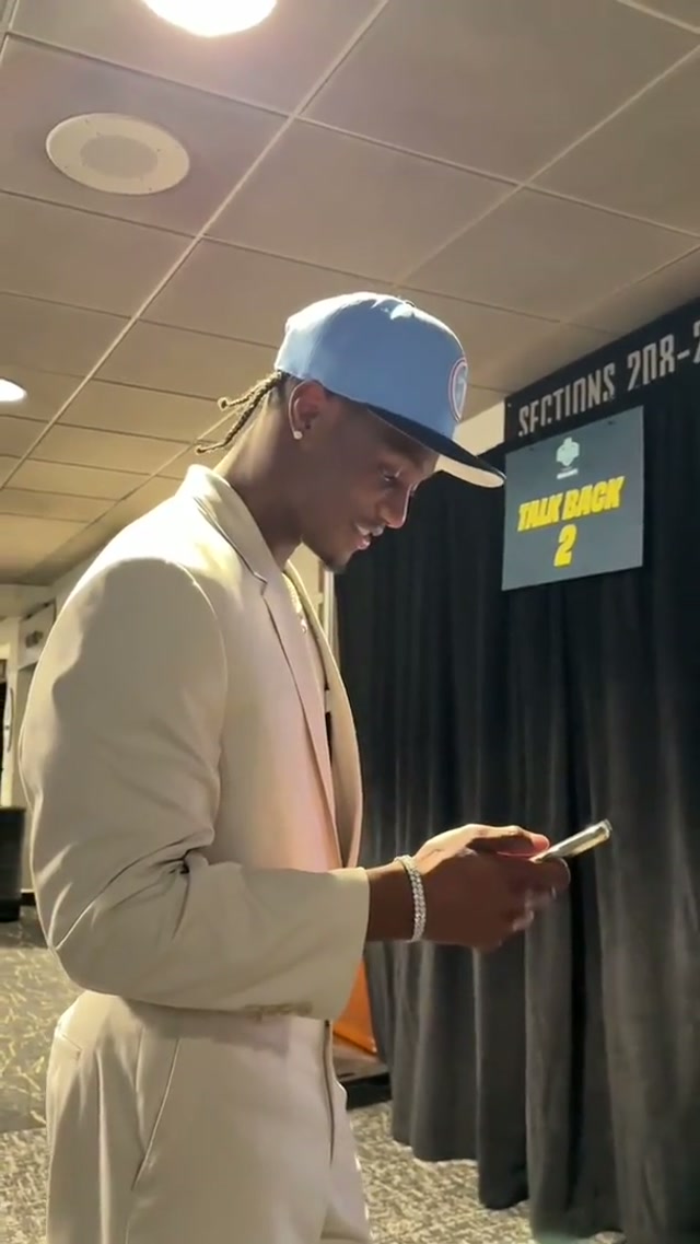 QB1 on the phone 📱 #nfldraft #tennesseetitans @Cameron Ward @carnell tate 