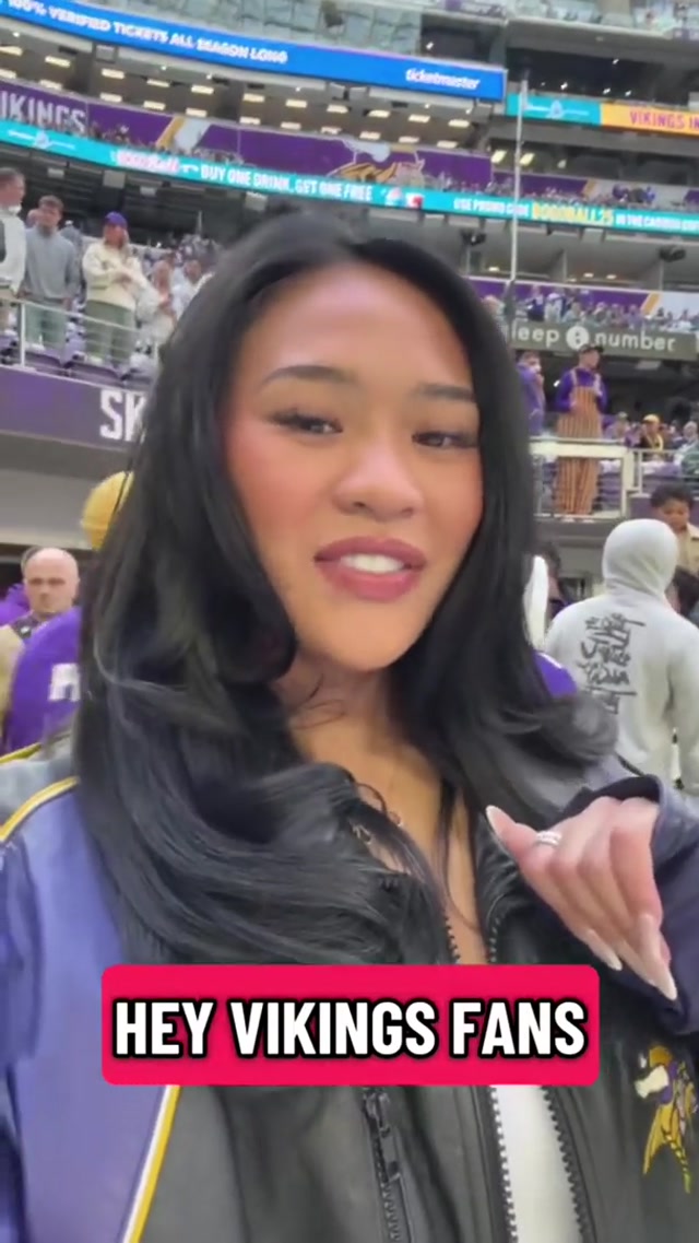 The queen is in the building 👸 #sunilee #minnesotavikings #skol