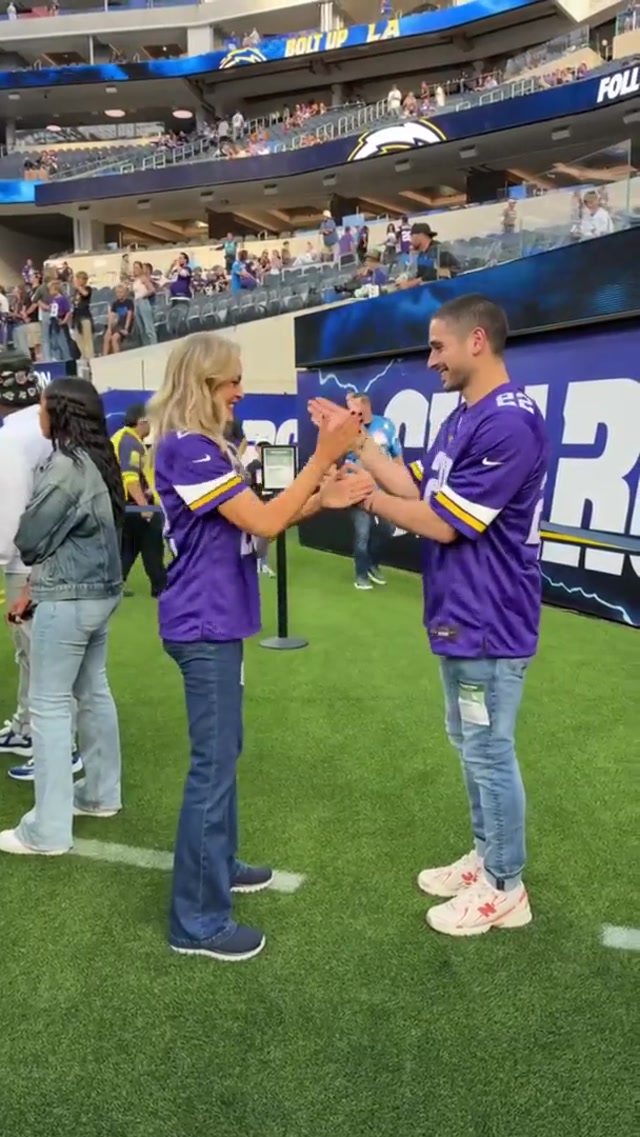 Of course we had to Parent Trap with Elaine and Alan! #theparenttrap #minnesotavikings #dancingwiththestars