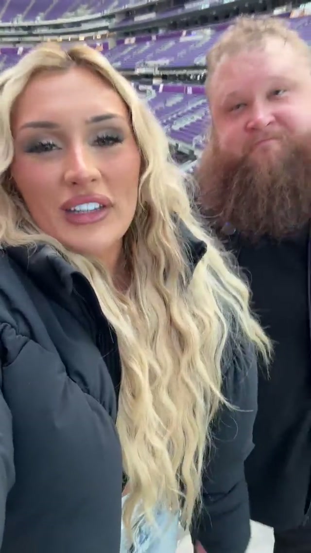 @Tiffany Stratton & Otis at the Bank 😈
_
Can’t wait to see these two at Summer Slam in Minneapolis next summer!